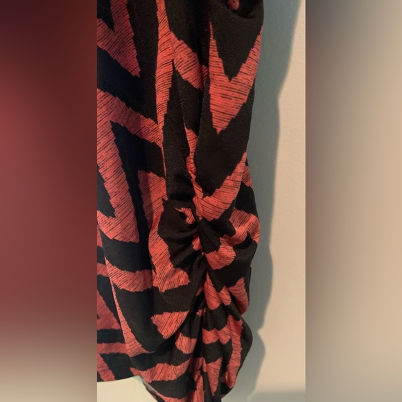 Blue Pink Chevron blouse Lavish Size medium - Picture 3 of 3